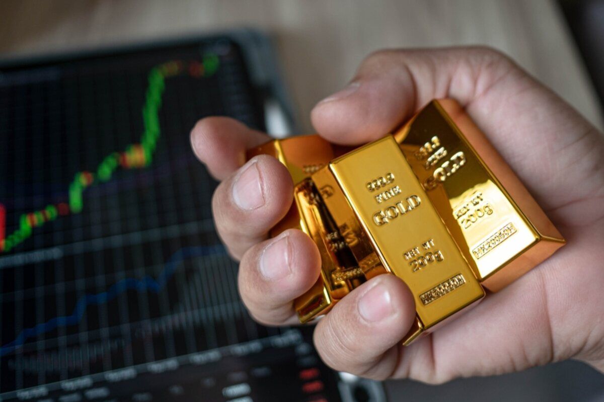Analisis Emas Menguat Saat Optimisme Damai Imbangi Sinyal Hawkish Fed - Data Pasar 2026-06-18